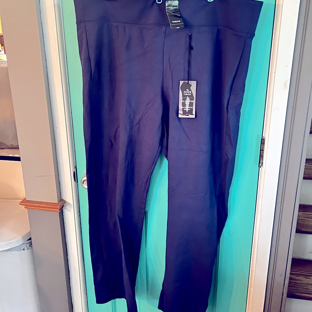 Torrid “The Noir Collection” all nighter pant.
